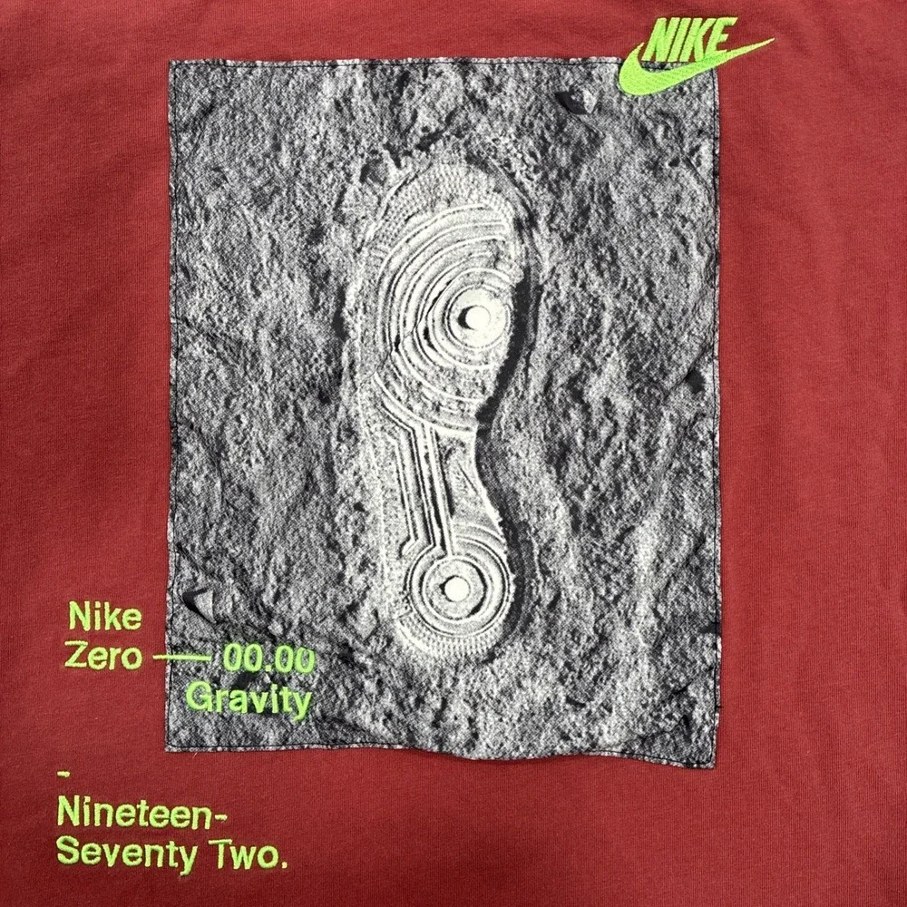 Nike Tee Zero Gravity 1972 Moon Walk Loose Fit Heavy Red‎ T-Shirt Men's Medium